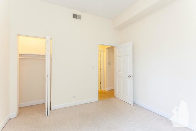 2134 W Concord Place unit 1R, Chicago, IL 60647 - photo 6