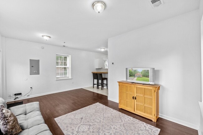 4813 Calvert Rd, College Park, MD 20740 - photo 3