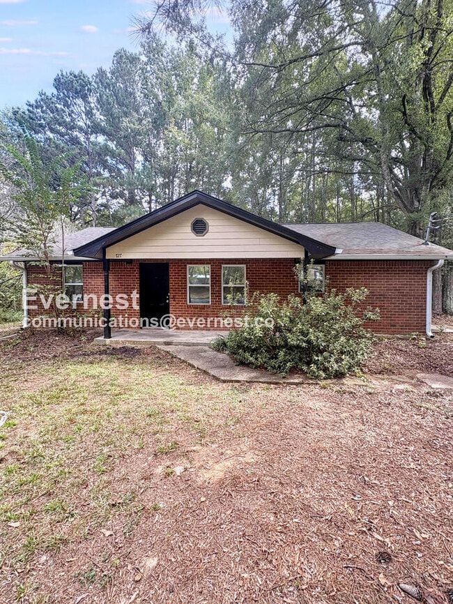727 W Creek Cir, Monroe, GA 30655