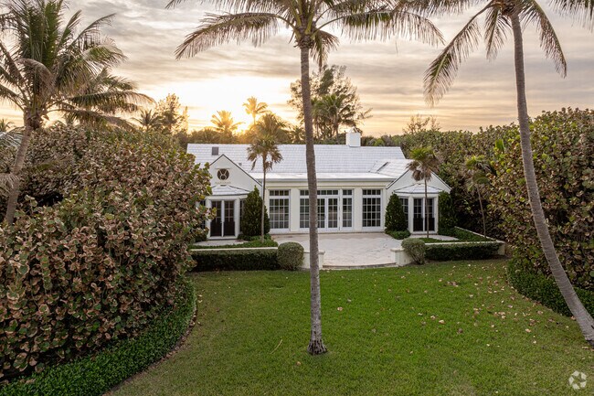 Just a few homes on Jupiter Island are single-story.