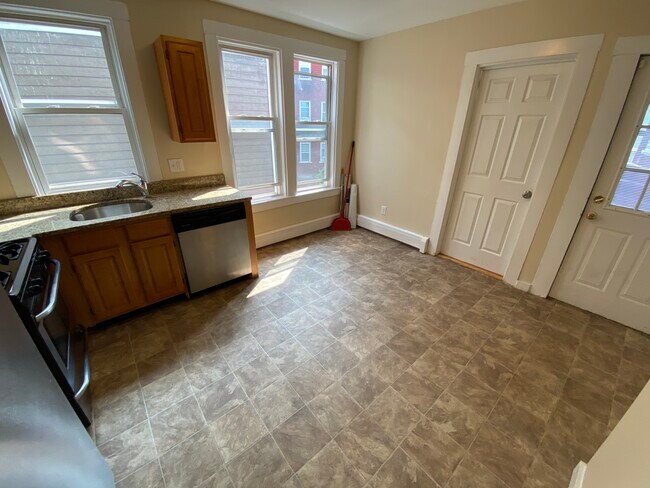 66 Middle St unit 3, Boston, MA 02127 - photo 6