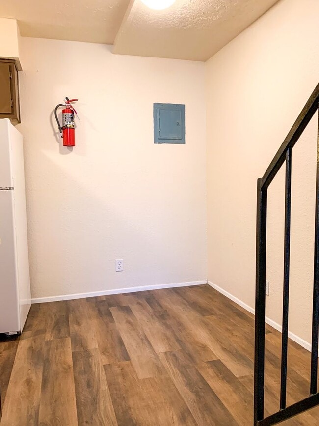 Spacious 2 Bedroom Apartment with Private Patio, Albuquerque, NM 87106 - photo 4
