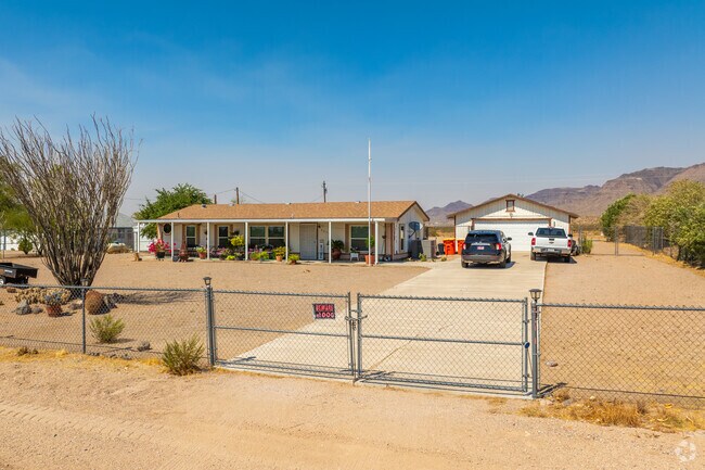 Homes in Walnut Creek boast big lots with fenced yards.