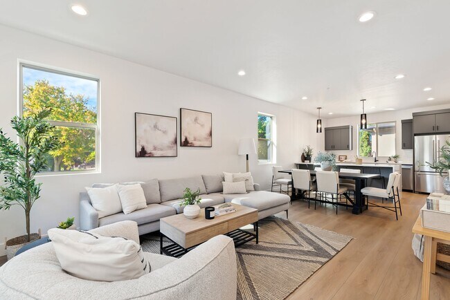 1727 S Rock View Ln, Boise, ID 83705 - photo 5