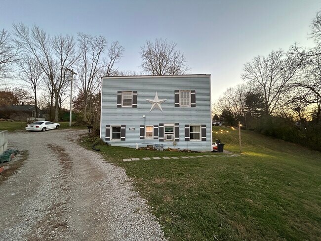 310 W Pike St unit Upper Floor, Morrow, OH 45152 - photo 5