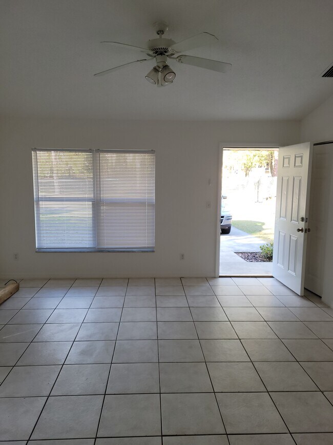 706 NE 27th St, Ocala, FL 34470 - photo 2
