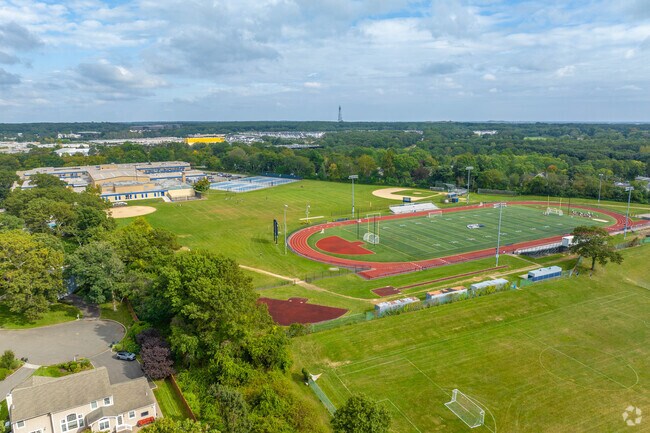 Plainview Old Bethpage JFK High School has a student-teacher ratio of 11 to 1.