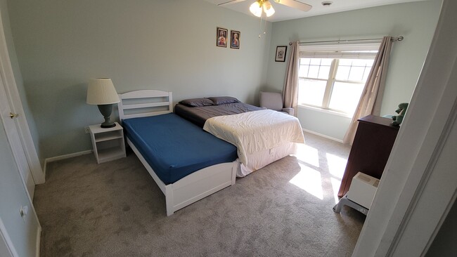 Master Bed (Queen and Twin bed pictured)