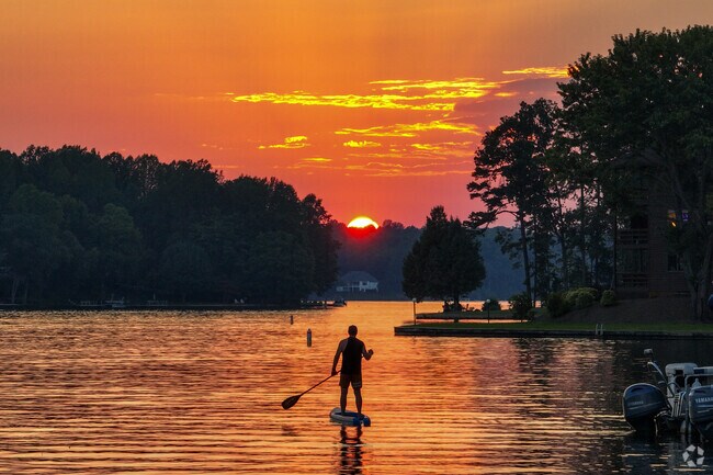 You can be on the water in minutes at nearby Lake Monticello.