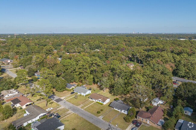 Picturesque properties populate the residential streets of Pleasant Valley.