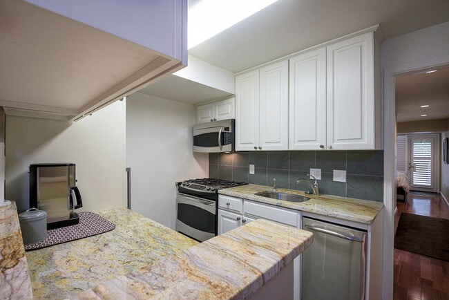 1001 New Hampshire Ave NW unit ID427P, Washington, DC 20037 - photo 7