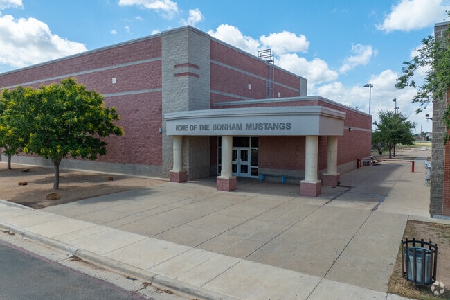 Cheer on the Bonham Middle School Mustangs in their many programs.