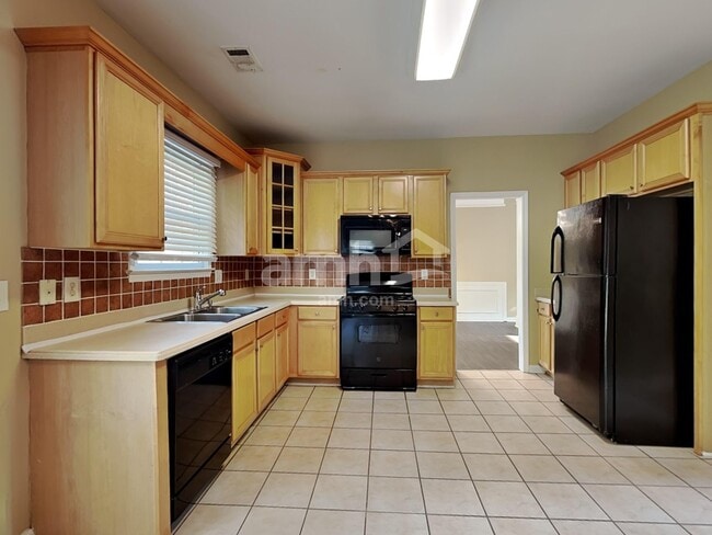 1701 Hillside Bend Crossing, Lawrenceville, GA 30043 - photo 3