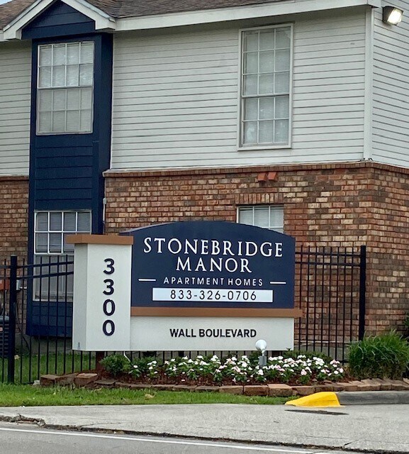 Stonebridge Manor 3300 Wall Blvd, Gretna, LA