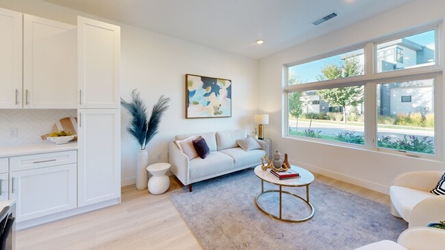 10 Oneida Ct, Denver, CO 80224 - photo 2