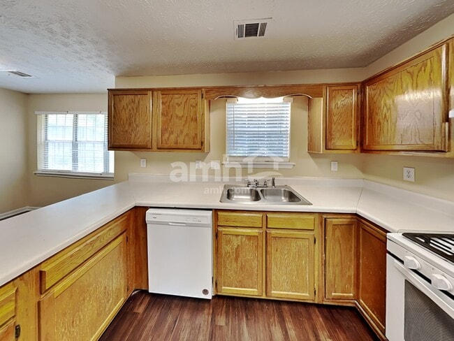 4689 Rippling Brook Ct, Norcross, GA 30093 - photo 3