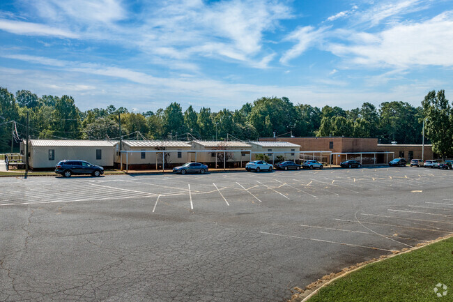 Piney Grove Elementary School, Rankings & Reviews - Homes.com