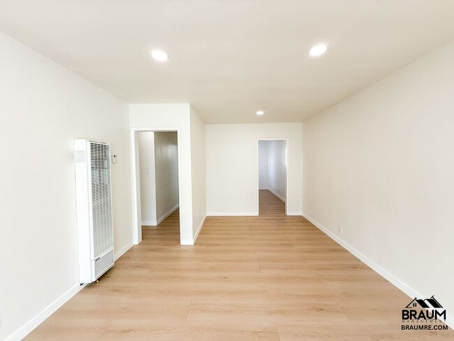 7339 Woodman Ave unit 8, Los Angeles, CA 91405 - photo 3