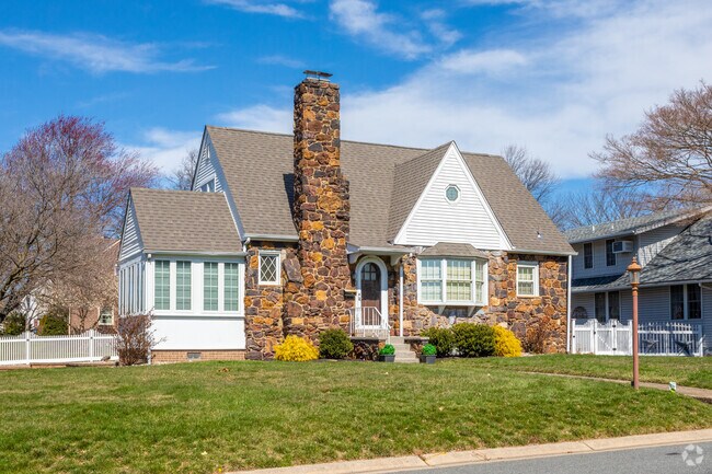 Some of the older homes in Newport feature beautiful stone work.