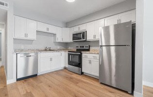 42nd St Apartments, Davenport, IA 52806 - photo 5