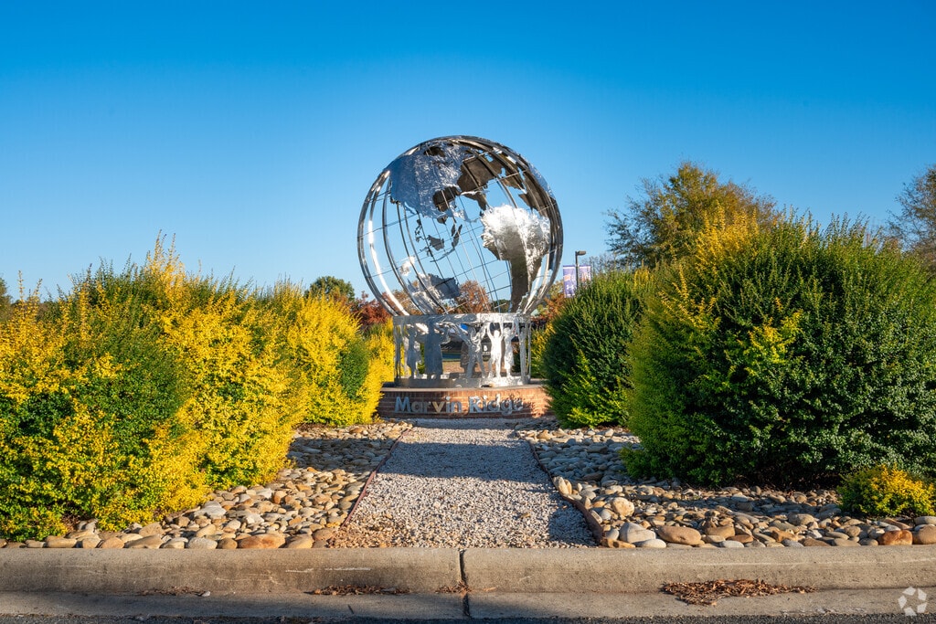 Marvin Ridge Middle School provides education in the neighborhood of 
Union County.