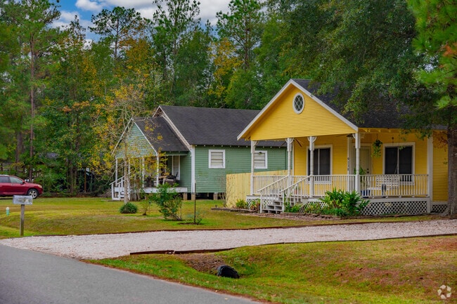 Older homes in Lumberton feature large porches.