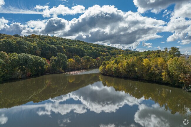 North End District residents enjoy nature's beauty at Lakewood Park.