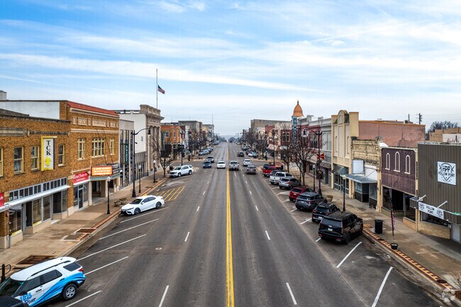 Arkansas City is a small city with a population of around 12,000 people.
