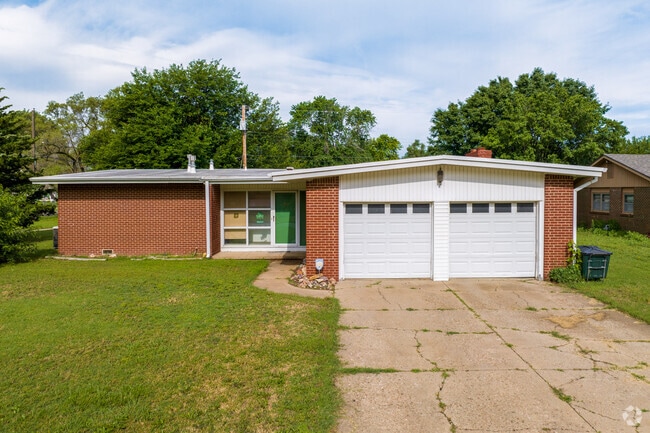 Ranch styled homes are very common throughout Sherwood Glen.