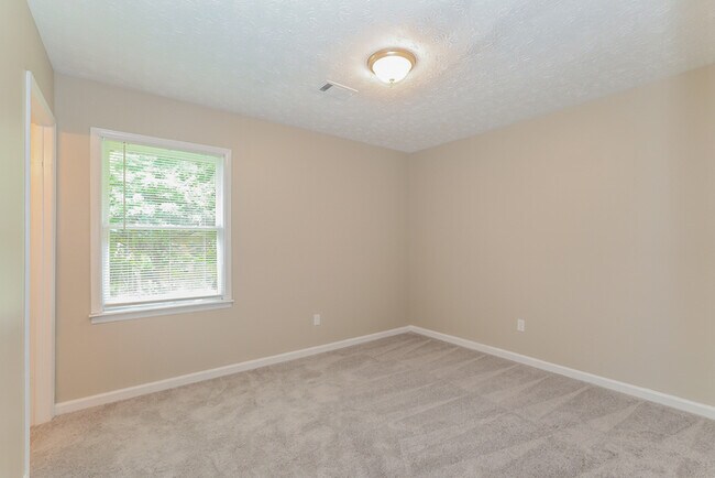 570 Lakeridge Cir SE, Conyers, GA 30094 - photo 6