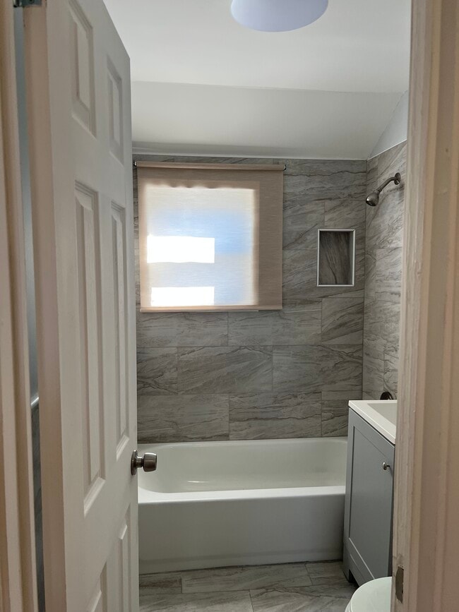 119 Dupont Place, Bridgeport, CT 06610 - photo 4