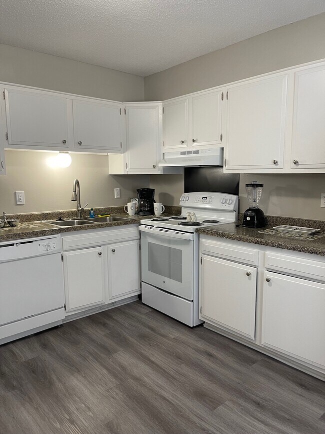 Faronia Square, Memphis, TN 38116 - photo 2