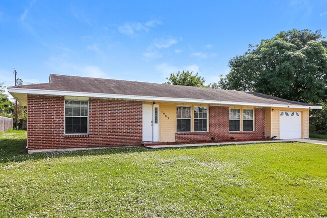 1983 SE Floresta Dr, Port Saint Lucie, FL 34983 - photo 3