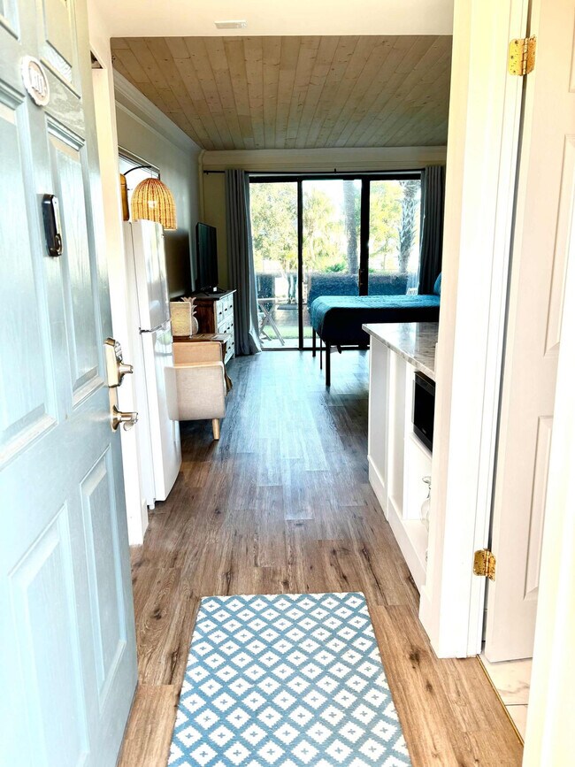 214 Miracle Strip Pkwy SW unit ID1358979P, Fort Walton Beach, FL 32548 - photo 2