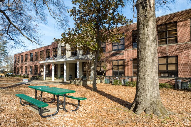 Avon Lenox School in Memphis serves students in grades K-12.