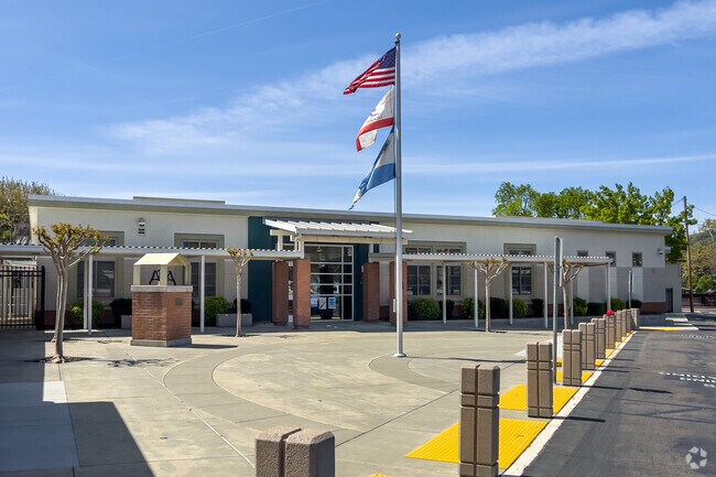 Green Valley Elementary receives an A grade from Niche.