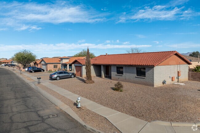 Ranch-style homes with larger lots make up part of Valencia West.
