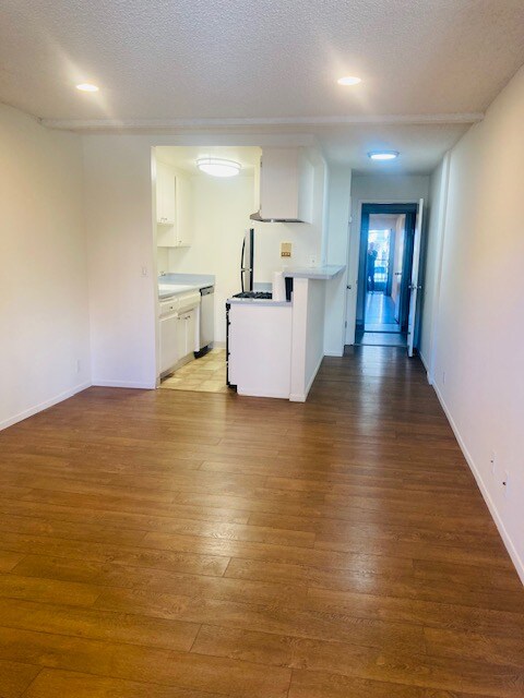 11905 Avon Way unit 103, Los Angeles, CA 90066 - photo 5