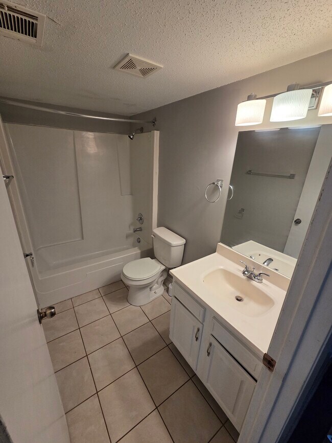 3223 Schuetzen Ln unit 1, Davenport, IA 52804 - photo 5