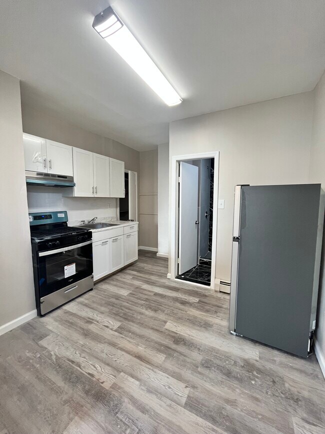 90 E 25th St unit 7, Bayonne, NJ 07002 - photo 3