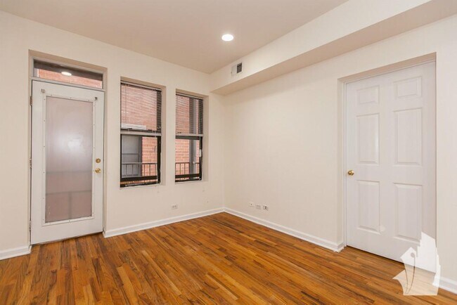 917 W Dakin St unit 102, Chicago, IL 60613 - photo 2