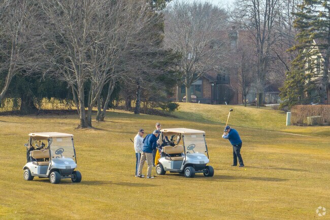 Oak Hills residents can choose from several golf courses in Orland Park.