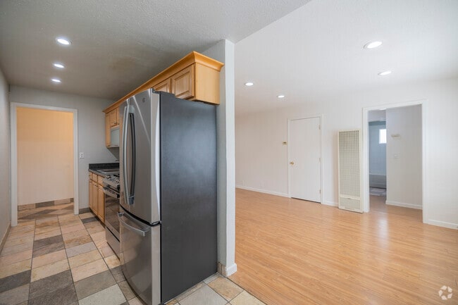2BR, 1BA - 800SF - Kitchen