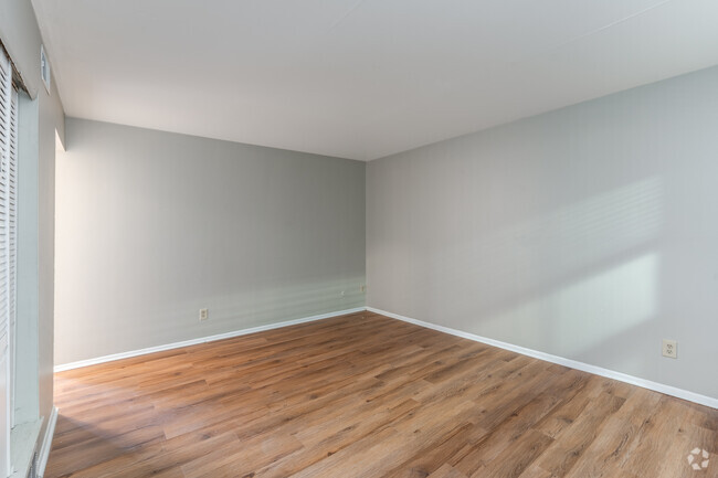 2BR, 1BA - 800SF - Living Room