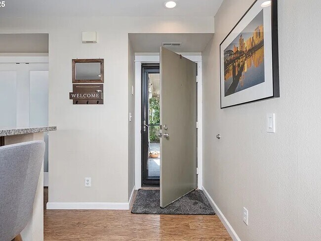 123 N Hayden Bay Dr unit 123, Portland, OR 97217 - photo 3