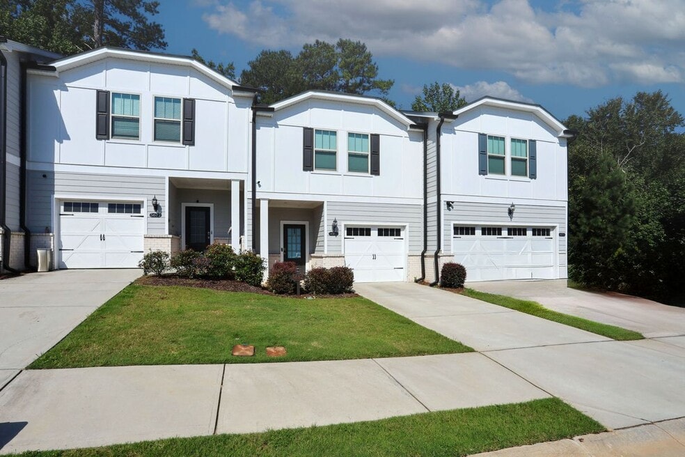 5682 Plain Field Ln, Lilburn, GA 30047 - photo 1