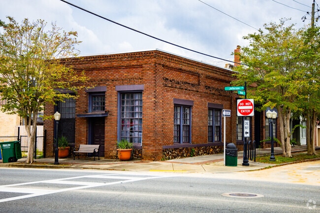 Explore downtown Marianna’s shops, including Southern Craft Creamery Market.