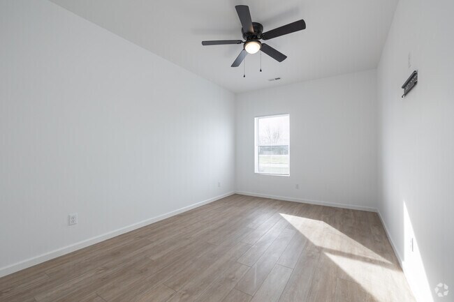 2BR, 1BA - Primary Bedroom