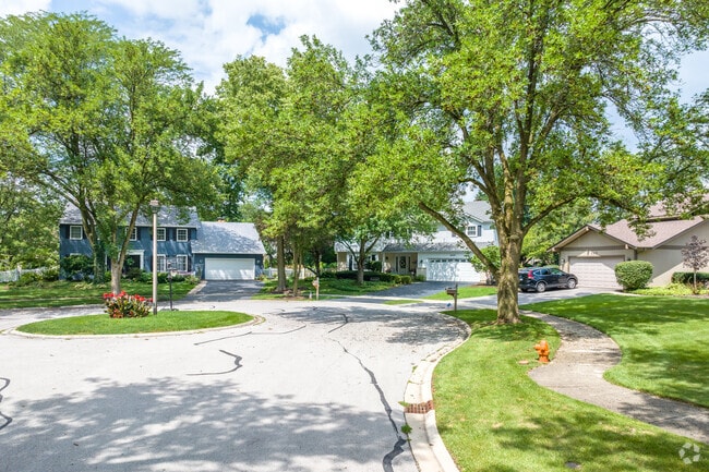 Tree-lined yards & well-maintained greenery are common in Naperville's Hobson Village.