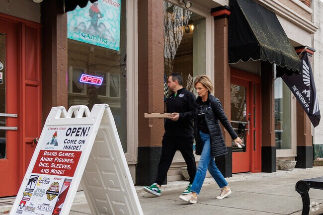 Residents of Tipp City can walk to pizza restaurants close to home.